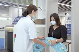 扎啤、游泳圈、自行车、宠物……这些可以带进青岛地铁吗？图片