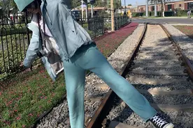 “树洞”女孩霍九九图片