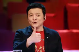 53岁鸥哥近况曝光，飞行员退役后跨界当主持，如今儿女双全惹人羡图片