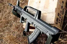 用事实说话！突击步枪加装瞄准镜是多此一举？实际用处并不大图片