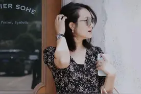 朱丹晒二胎后断奶日常，开豪车出游变阔太，直播比主持赚得多？图片