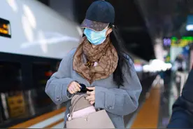 刘亦菲高铁出行，LV穿出老气感，已多次被嘲穿搭品味图片