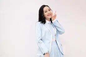 王鸥清纯甜美女团制服写真图片