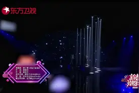 东方卫视晚会，薛之谦翟潇闻合唱《Always Online》图片