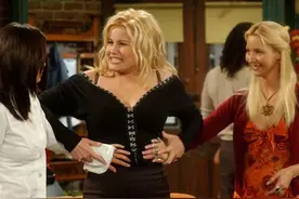 好莱坞性感魔女鲜肉男友不断，还扮双胞胎姐妹连泡俩帅哥图片