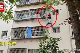 老人为省开锁费，把孙子从顶楼吊下！危险可能就在你想不到的地方图片