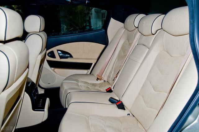 在上海大众POLO和斯柯达晶锐之间怎么选择呢？