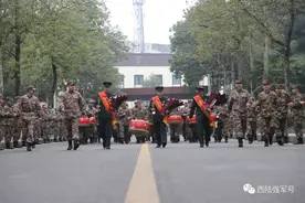 先锋归营，全旅迎接图片