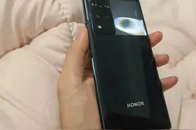 荣耀V40测评体验：外观有设计亮点，配置也不错图片