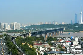 毛主席时代建造的三座大桥，撞不倒、压不塌、炸不坏，屹立至今图片