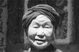 山东老人看展览，指着文物说是她的被人笑，博物馆负责人出面证实图片