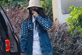 数数杨幂的衣服破了几个洞？这些娱乐圈富婆却爱“乞丐装”图片