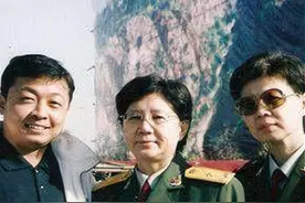 她是杨成武上将的女儿，武警部队第一个女少将，享受国务院津贴图片