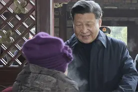 习近平关爱道德模范的暖心瞬间图片