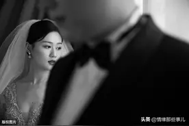 “42岁的她离婚后，找了个小12岁的男人”不要再骗女人离婚了图片
