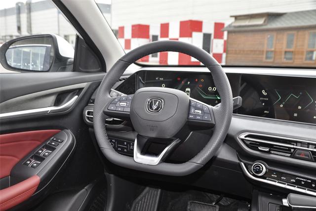 为何说买长安逸动PLUS要选1.4T，多花1万上顶配，值吗？