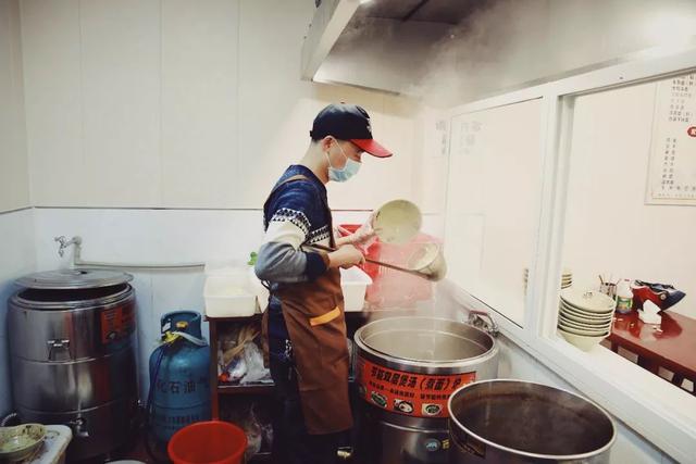 「十堰美食」排队365天,90%的十堰人都吃过的这碗面,却很少人知道它还有家分店