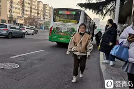 早高峰女子公交车上丢手机 全车人不准下车？图片