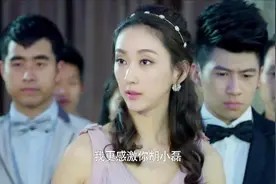 前男友来参加前女友的婚礼，前女友故意给前男友敬酒这场景太酸了视频封面
