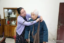 一个婆婆的悔恨：生病住院身边只有护工，才明白儿媳的重要图片