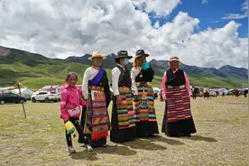 自驾西藏尼木县，和牧民吃肉跳舞过赛马节，登7000米雪山见蓝莲花图片