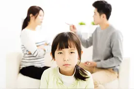 爸爸姓“于”，给女儿取名没注意谐音，上课经常被同学打哭图片