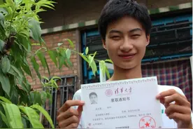 父亲精神失常、母亲残疾，他以744分被清华录取，说：感恩生活图片