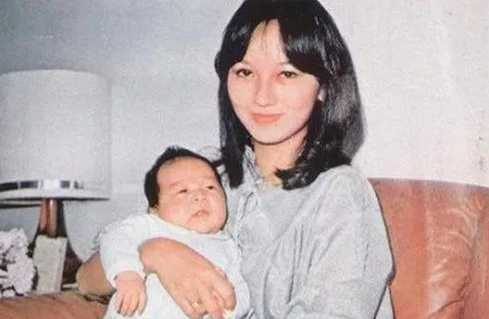 赵雅芝的传奇情史，因私藏情书导致婚姻破裂，再婚后赢得幸福人生