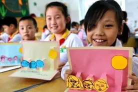 六岁女儿带回家一张奖状，宝妈朋友圈开心炫耀，网友：不识字吗？图片