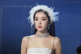 韩国神颜Irene真实身材似路人，腿粗比例差，全靠穿搭打造好比例图片