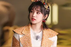 《跑男》宋雨琦刚回归就被骂，玩游戏耍赖，枕头直接往杨颖脸上打图片