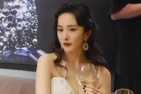 离婚之后的杨幂又欲又纯，喝酒后，更是风情万种，网友：漂亮迷人图片