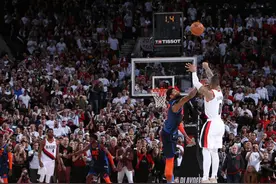 利拉德超远三分打服乔治，再不敢说那是糟糕的投篮选择图片