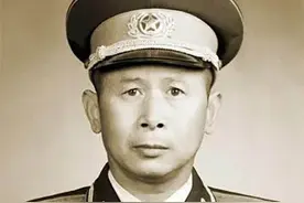 开国中将，陈赓麾下得力战将，被美国军方称为“赤色中国的丛林战专家”图片