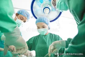 医疗纠纷：患者因醉酒骑车摔伤就诊后死亡，医方处置不规范须担责图片