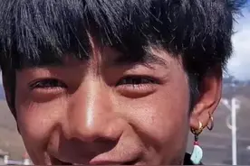 丁真：九年制义务教育的漏网之鱼，除了笑容，我们凭什么爱你？图片