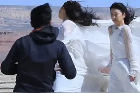 女演员狂风中拍戏有多危险？宋伊人被衣服蒙住头，杨超越险被刮跑图片