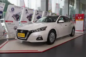 天籁引擎盖打不开怎么办？三种解决方案，提醒车主收藏好图片