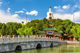 北海公园位于北京市中心区，与中海、南海合称三海图片