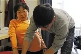 妻子怀孕7个月，肚子不大反而越来越小，检查结果把老公气笑了图片