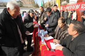 高龄补贴已在多地开展，年龄超过70岁就能领取，最高每月500元图片