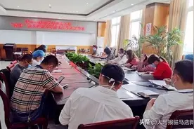 河南驻马店这家医院：举办普通病区出现新冠肺炎疑似病例应急处置桌面推演图片