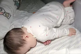 奶睡、抱睡、摇睡，宝宝不省事还易伤大脑，三个准备培养睡眠规律图片