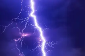 霹雳一声震天响 “心肝宝贝”上了场图片