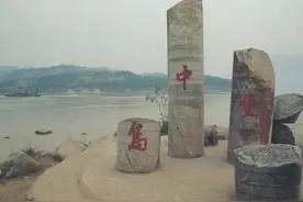 风口浪尖上的三峡大坝图片