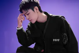 没有鞋子穿？这双棋盘格纹帆布鞋舒适又时尚，很适合春天图片