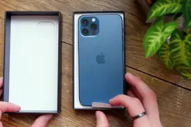 新手机要不要贴膜？要不要戴手机套？图片