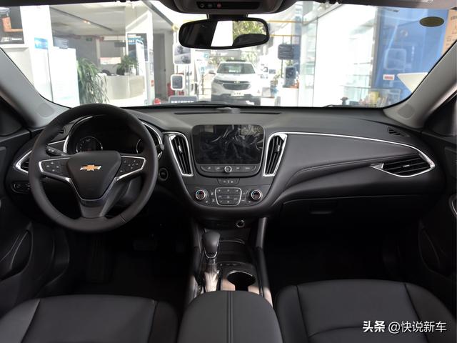 时尚运动的中型车，实惠性价比高，不再是屌丝三宝，实拍迈锐宝XL