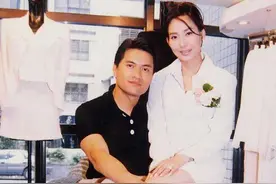 三婚的吕良伟，老婆个个貌美如花，64岁身材健美，私人飞机随便耍图片