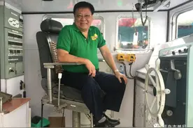 一条破旧的渔船起家，这位菲律宾华裔把沙丁鱼罐头卖到了世界各地图片